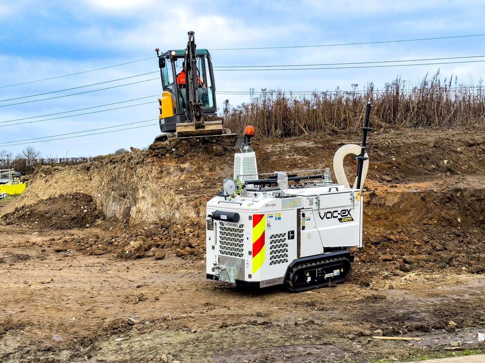 AIR-VAC 2 compacte rupsmachine voor grondzuigen