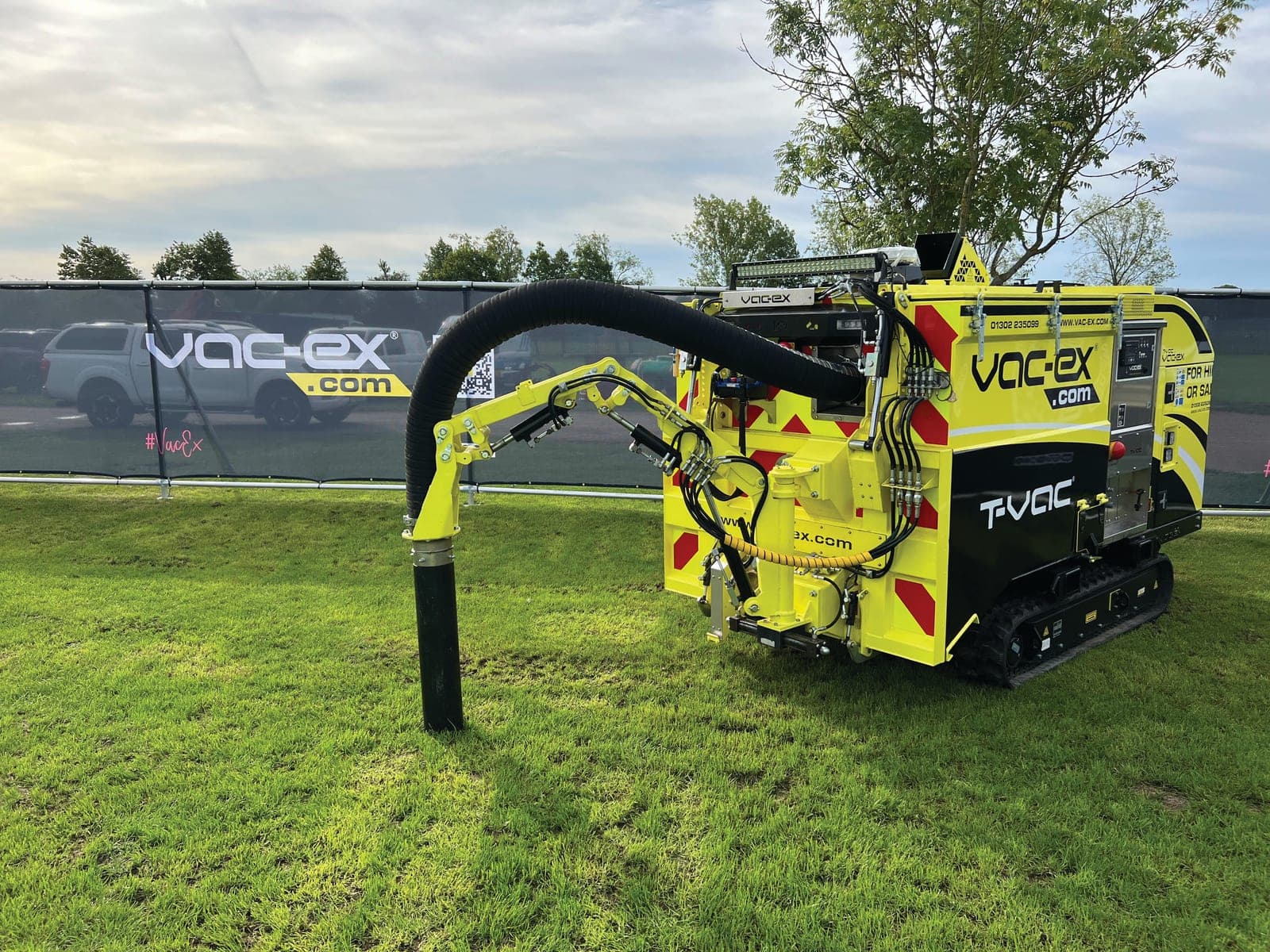 T-VAC 2, aspiratrice excavatrice à bras hydraulique